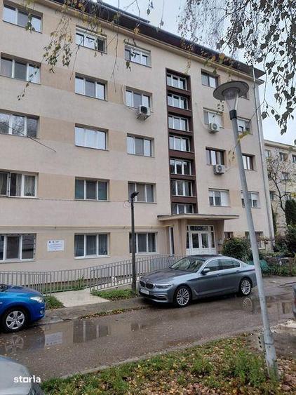 Apartament cu 4 camere decomandat în Central