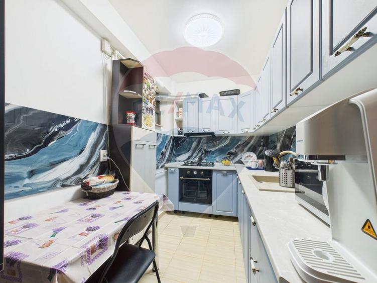 Apartament cu 3 camere semidecomandat, mobilat în Jiului