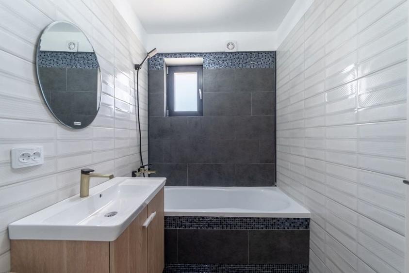 Casă cu 4 camere decomandat în Central
