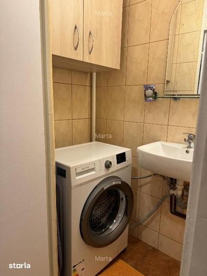 Apartament cu 3 camere semidecomandat în Tineretului