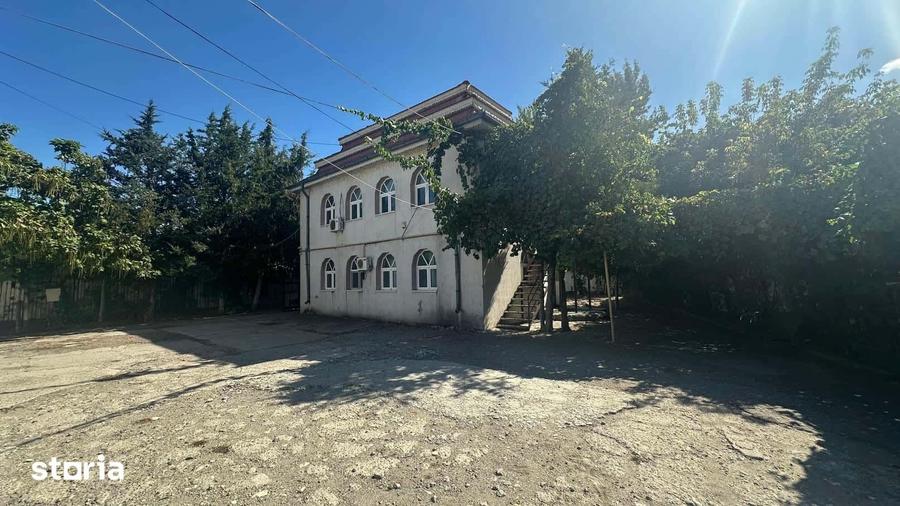 Spațiu comercial, de 2,300 mp, în Central