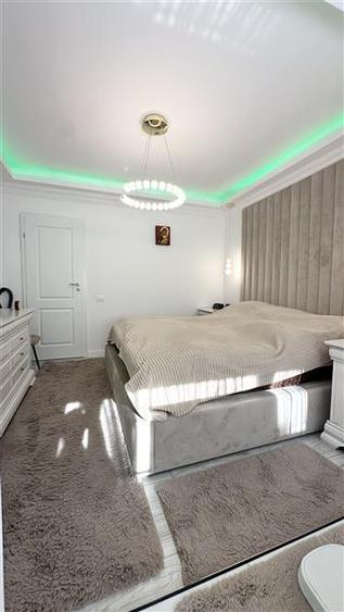Apartament cu 4 camere semidecomandat, mobilat în Tomis Nord