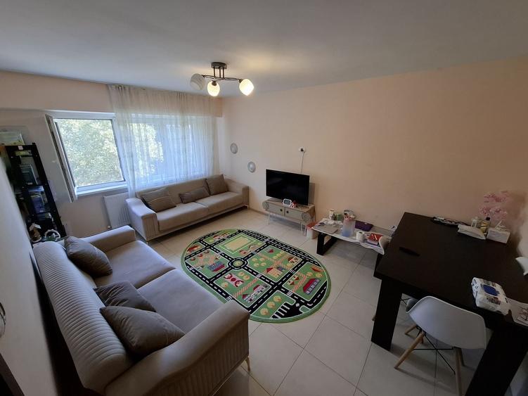 Apartament cu 3 camere decomandat, mobilat în Tomis III