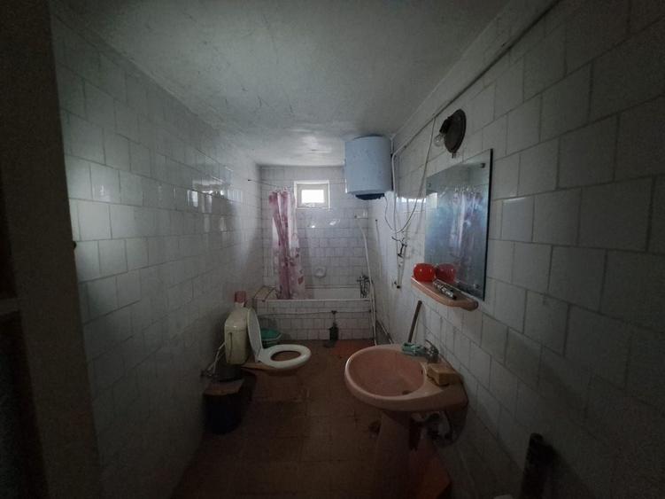 Casă individuală cu 3 camere cu Canalizare în Central
