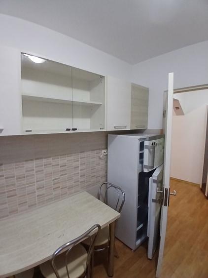 Apartament cu 2 camere semidecomandat în Cetate