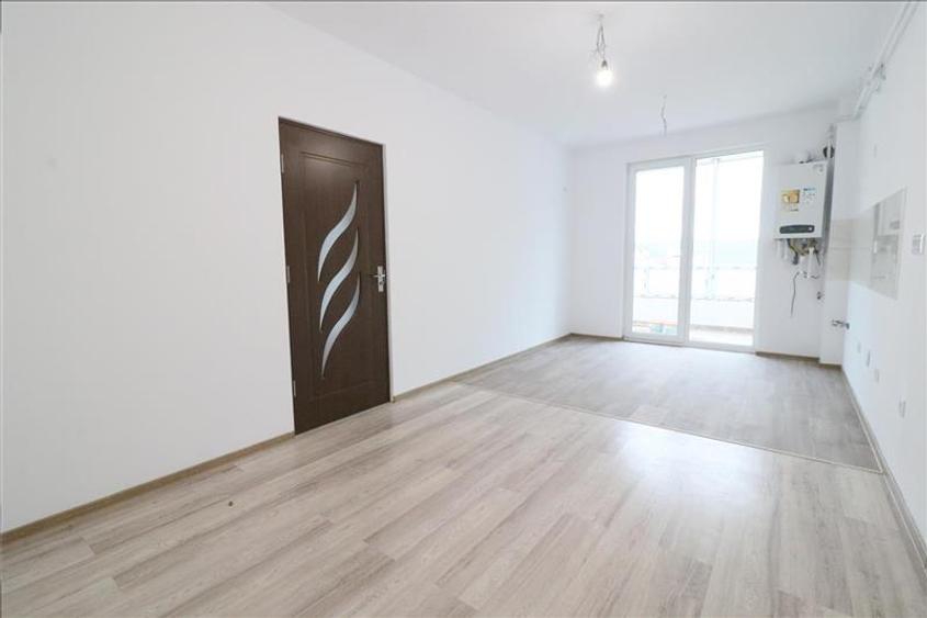 Apartament cu 4 camere decomandat în Păcurari