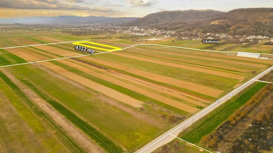 Teren de 4322 mp, în Mănești