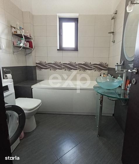 Apartament cu 3 camere decomandat în Găvana
