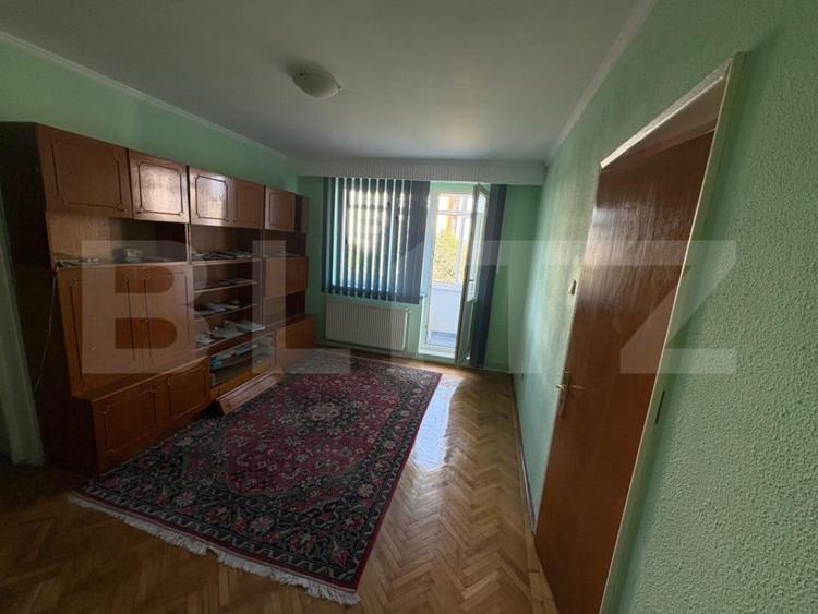 Apartament cu 2 camere semidecomandat în Craiovei