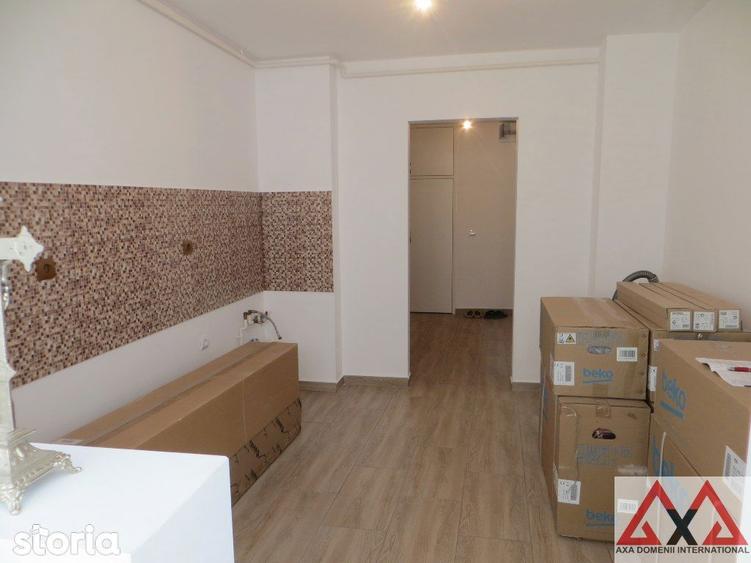 Apartament cu 4 camere semidecomandat în Berceni
