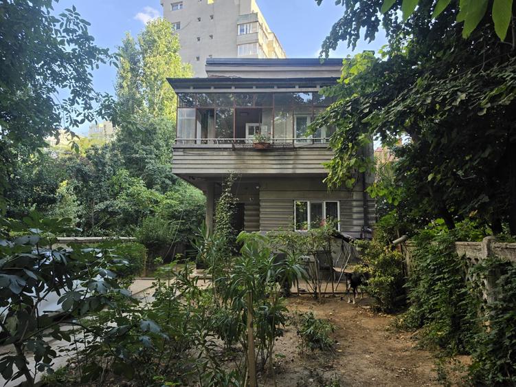 Casă individuală cu 9 camere cu Canalizare în Vatra Luminoasă