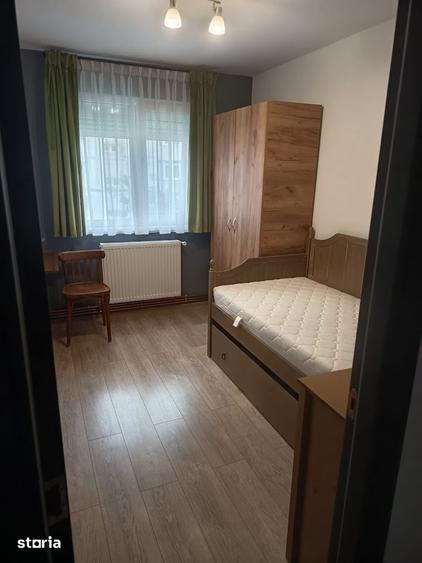 Apartament cu 3 camere semidecomandat în Mioriței