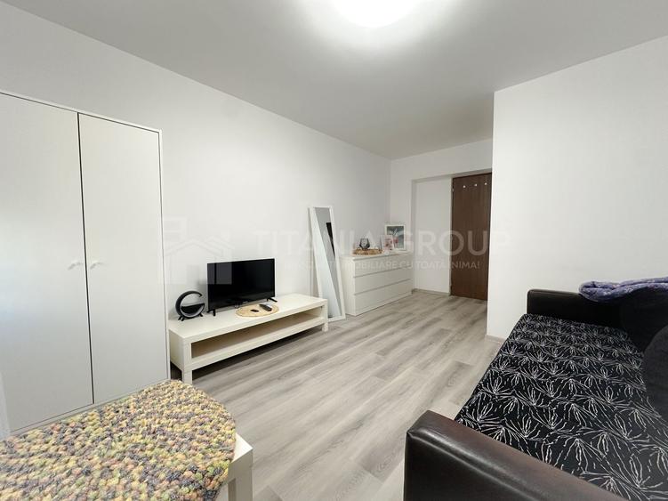 Apartament cu 3 camere decomandat în Tractorul