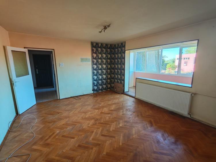 Apartament cu 2 camere semidecomandat în Exterior Vest