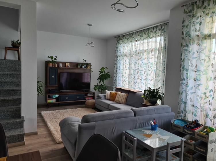 Casă cu 4 camere cu Teren 300 Mp în Borhanci