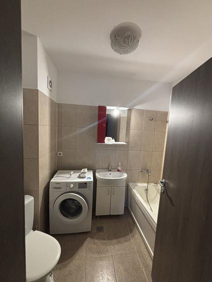 Apartament cu 2 camere decomandat în Roșu