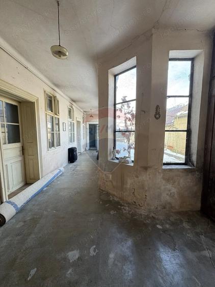 Casă cu 3 camere cu Teren 730 Mp în Central
