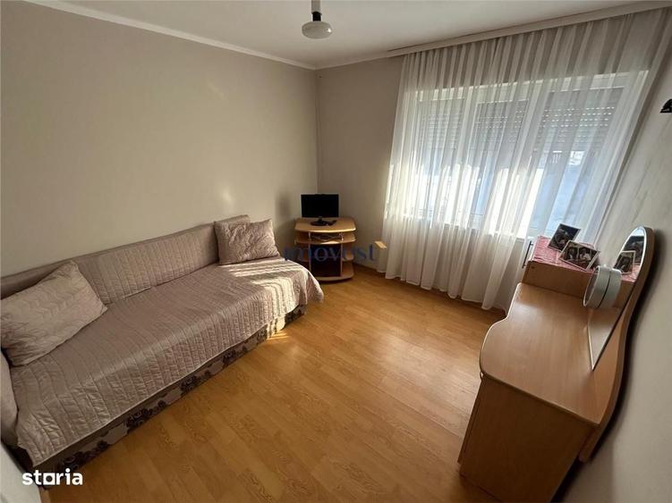 Casă cu 4 camere cu Teren 1875 Mp în Central