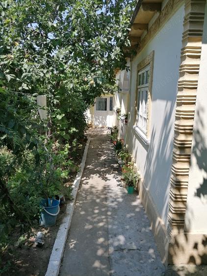 Casă cu 5 camere în Rachelu