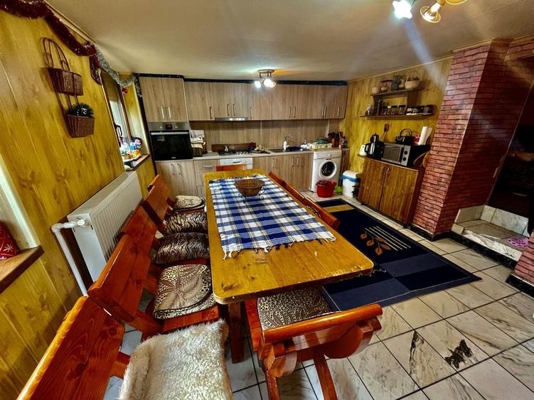 Casă cu 4 camere în Petroșani