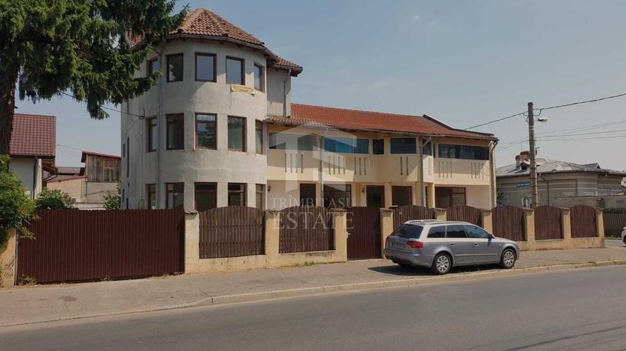 Casă cu 5 camere cu Teren 482 Mp în Central