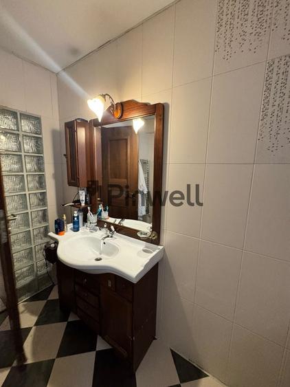 Casă individuală cu 4 camere cu Canalizare în Est