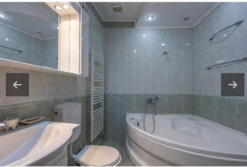 Casă individuală cu 5 camere cu Canalizare în Central