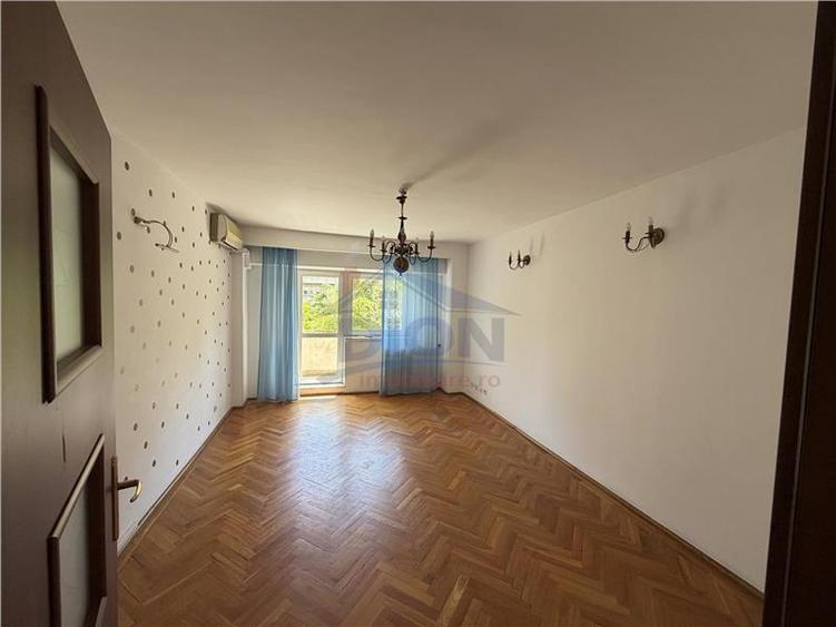 Apartament cu 4 camere decomandat în Unirii