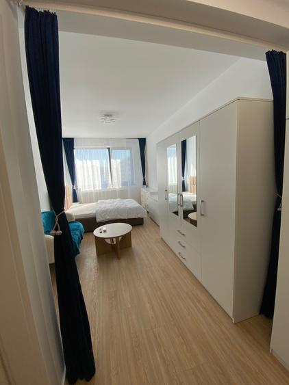 Apartament cu 6 camere decomandat în Exterior Vest
