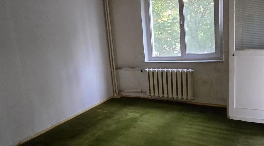 Apartament cu 3 camere semidecomandat în Pantelimon