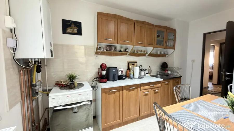 Apartament cu 3 camere decomandat în Central