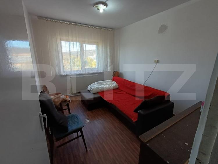 Apartament cu 3 camere decomandat, mobilat în Debarcader