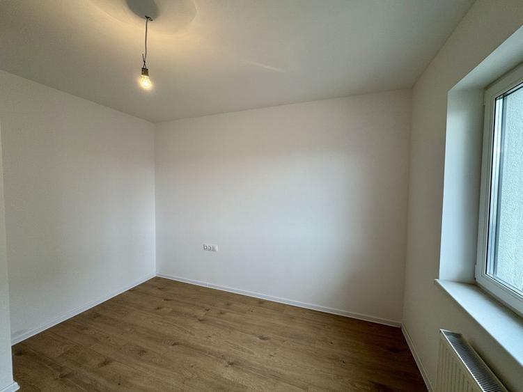 Apartament cu 3 camere decomandat, mobilat în Tractorul