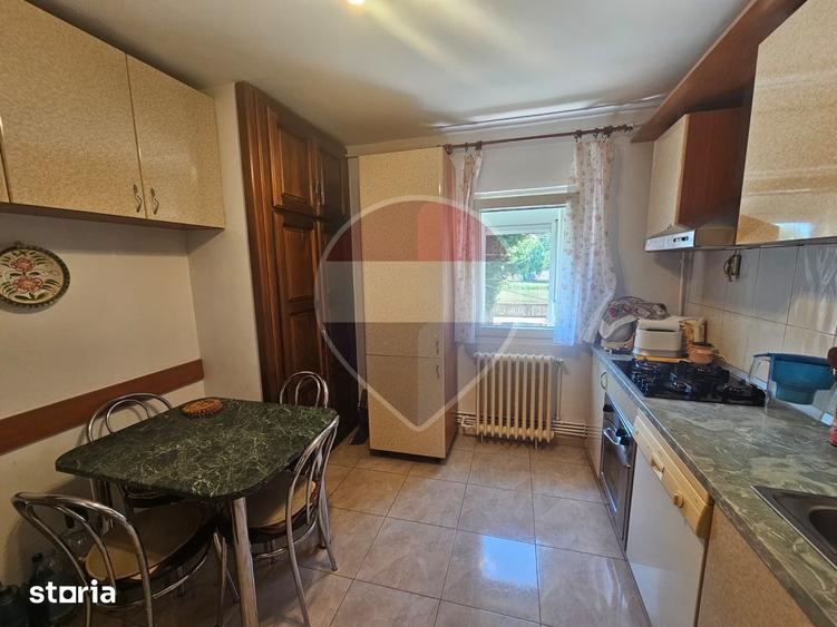 Apartament cu 4 camere decomandat în Central