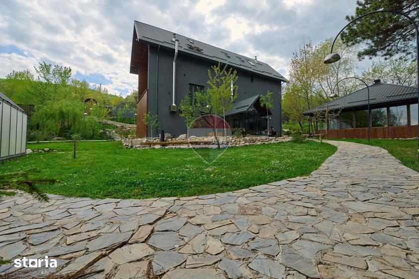 Casă cu 8 camere cu Teren 2671 Mp în Pietroșița