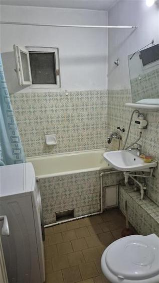 Apartament cu 3 camere decomandat în Nufărul