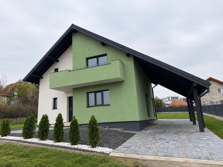 Casă cu 4 camere în Șelimbăr
