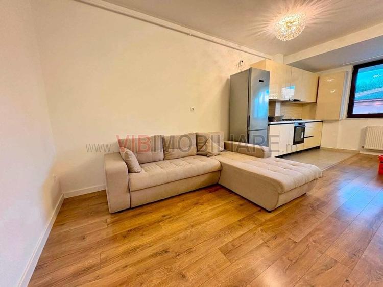 Apartament cu 3 camere semidecomandat în Crângași