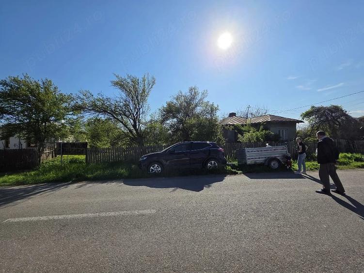 Casă cu Teren 1263 Mp în Vâlcele