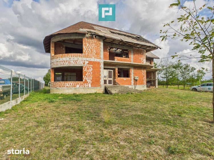 Casă cu 5 camere cu Teren 1455 Mp în Zădăreni