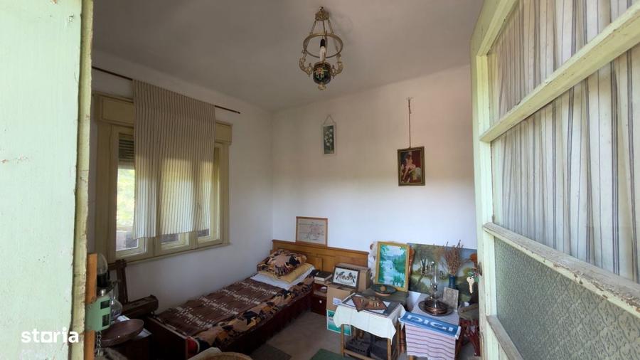 Casă cu 4 camere în Brădetu