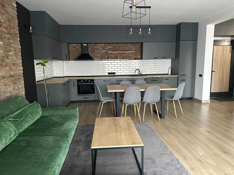 Apartament cu 3 camere decomandat în Central