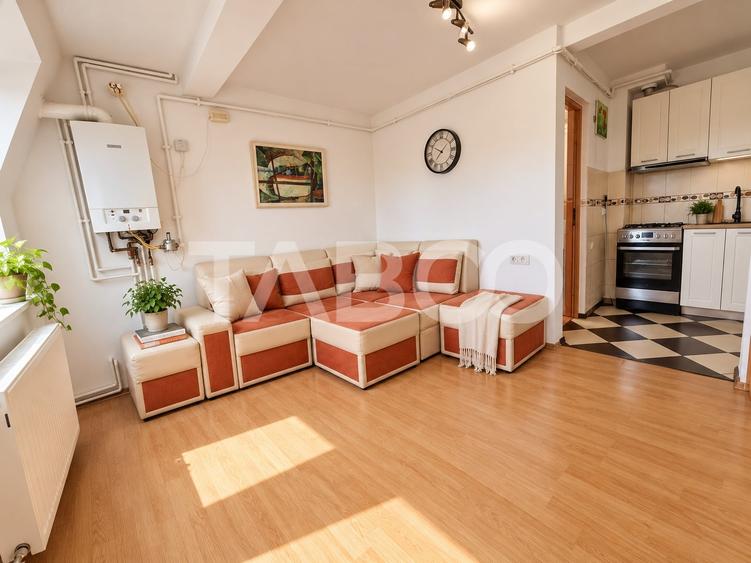 Apartament cu 4 camere decomandat, mobilat în Vasile Aaron