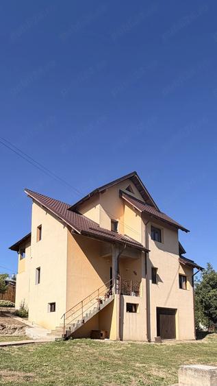 Casă cu Teren 1289 Mp în Luizi-Călugăra
