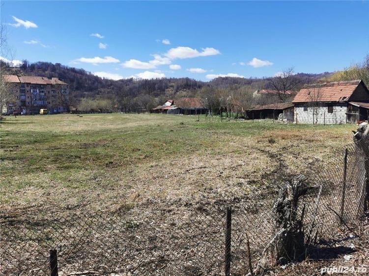 Teren de 5280 mp, în Petros