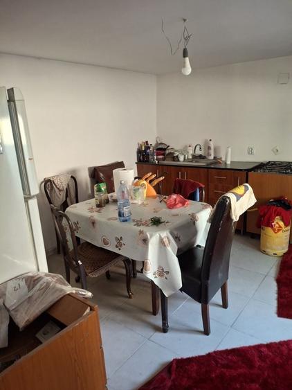 Casă cu 4 camere în Potlogi