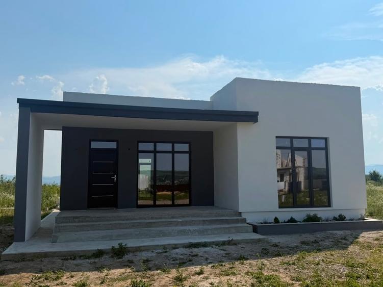 Casă individuală cu 3 camere cu Teren 400 Mp în Dumbrava Roșie