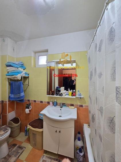 Duplex cu 4 camere cu Canalizare în Pasărea