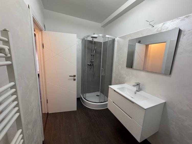 Apartament cu 3 camere decomandat, mobilat în Dumbrăvița