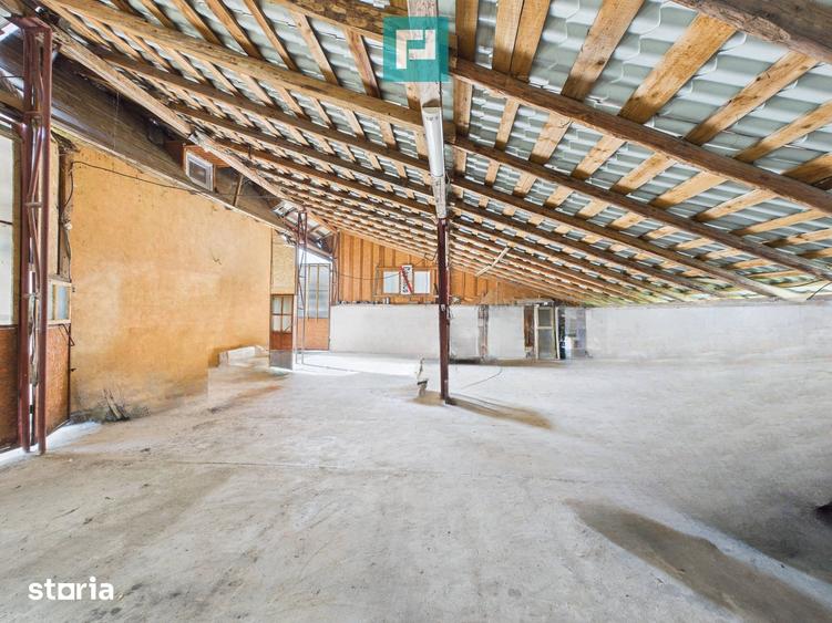 Casa ?i centru comercial, in localitatea Lazuri - 2
